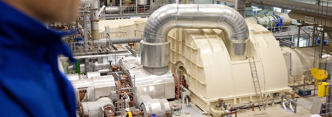 Gasturbinenkraftwerke arbeiten auch in Deutschland: Hier ein Blick ins Herz des RWE-Kraftwerks Lingen im Emsland. Die Anlage verfügt laut Betreiber über einer Leistung von 887 Megawatt - bei einer Bauzeit von weniger als zwei Jahren.