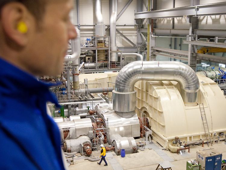 Gasturbinenkraftwerke arbeiten auch in Deutschland: Hier ein Blick ins Herz des RWE-Kraftwerks Lingen im Emsland. Die Anlage verfügt laut Betreiber über einer Leistung von 887 Megawatt - bei einer Bauzeit von weniger als zwei Jahren.