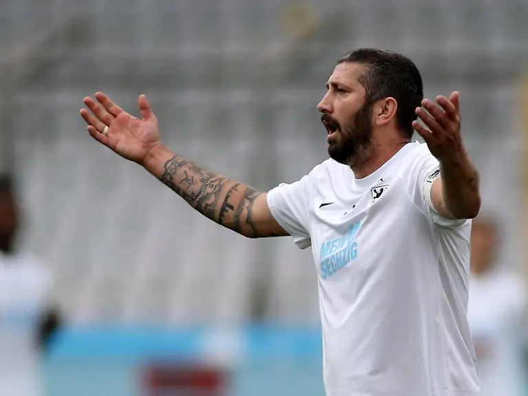 Sascha-Moelders-vom-TSV-1860-Muenchen-gestikuliert