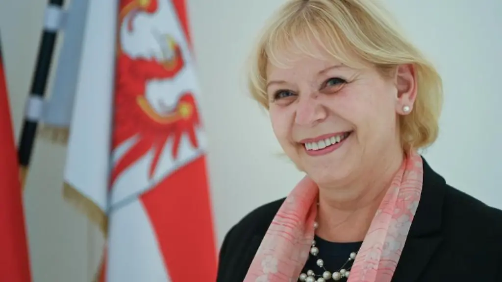 Landtagspraesidentin-Ulrike-Liedtke-laechelt