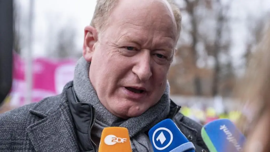 Niedersachsens-Finanzminister-Reinhold-Hilbers-in-Potsdam