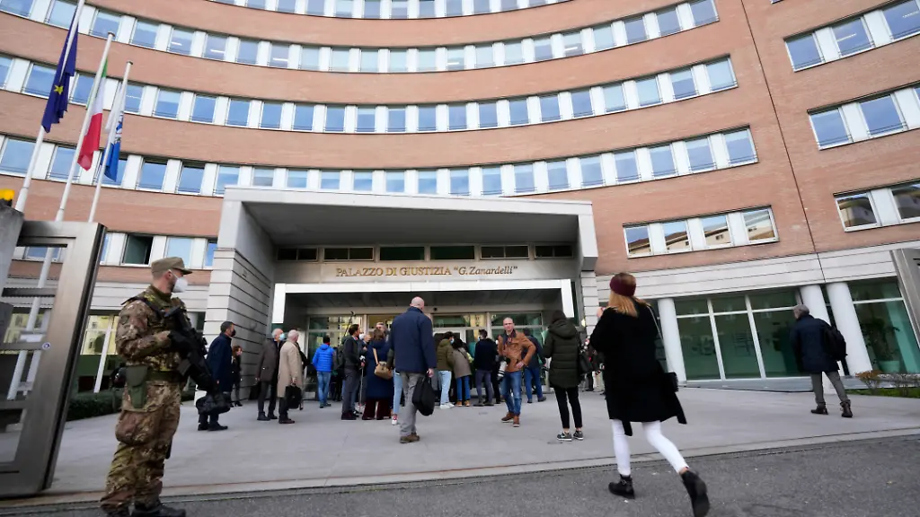 Im-Gerichtsgebaeude-von-Brescia-sagten-heute-beim-Gardasee-Prozess-Zeugen-aus