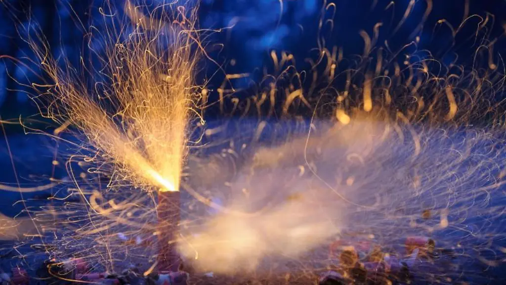 Boeller-explodieren-bei-Anbruch-der-Dunkelheit