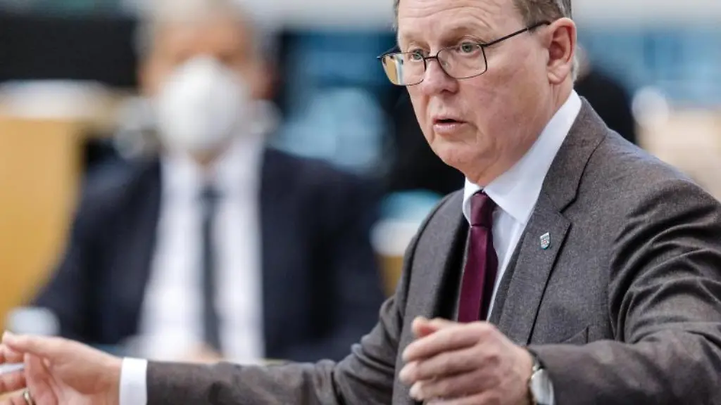 Bodo-Ramelow-Linke-Thueringens-Ministerpraesident-im-Thueringer-Landtag