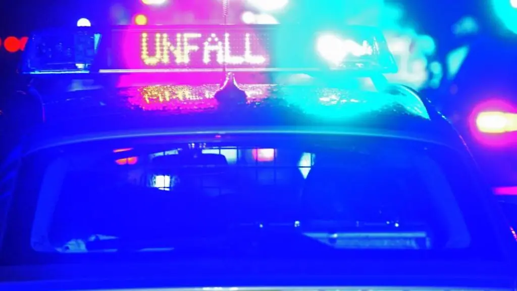 Polizei-Blaulicht-bei-Unfallaufnahme