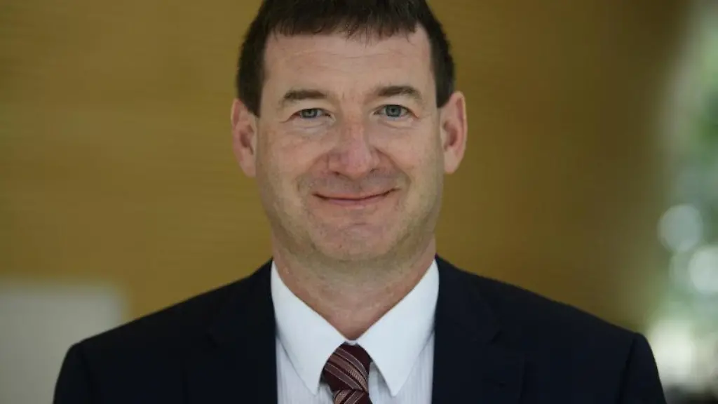 Jens-Michel-schaut-in-die-Kamera