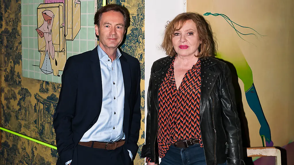 618b93895e2dd239b7639a3a-02-220-Money