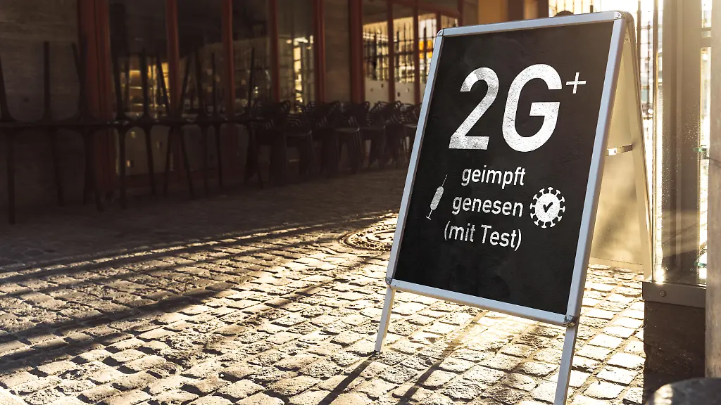 Geimpft-Genesen-Getestet-Trotz-2G-Plus-Regelung-stecken-sich-mehrere-Menschen-bei-einem-Tanzevent-in-Muenster-an