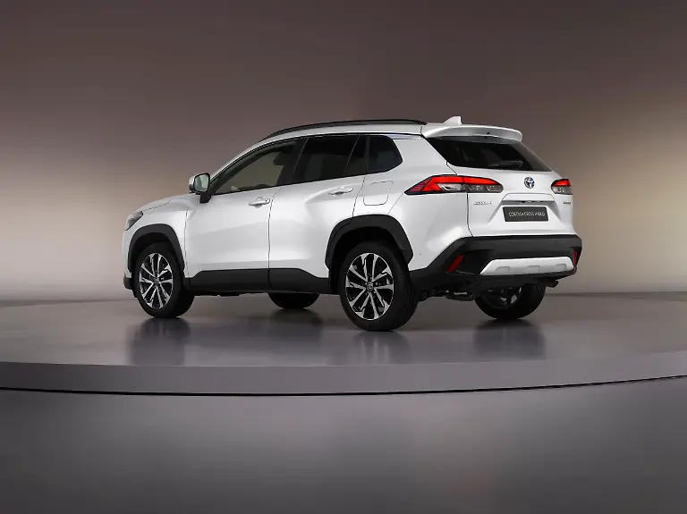 4corollacrosshybrid-2