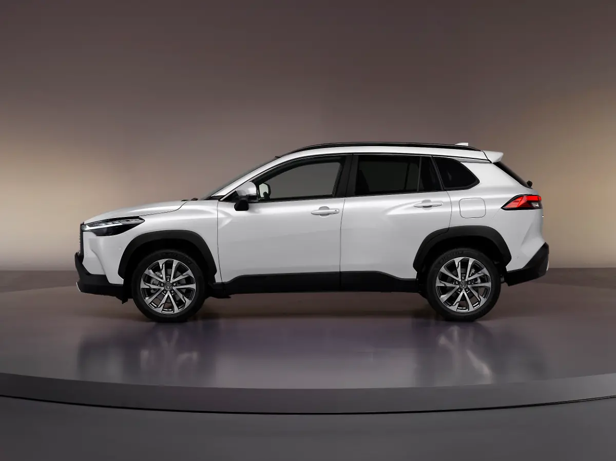 5corollacrosshybrid-2