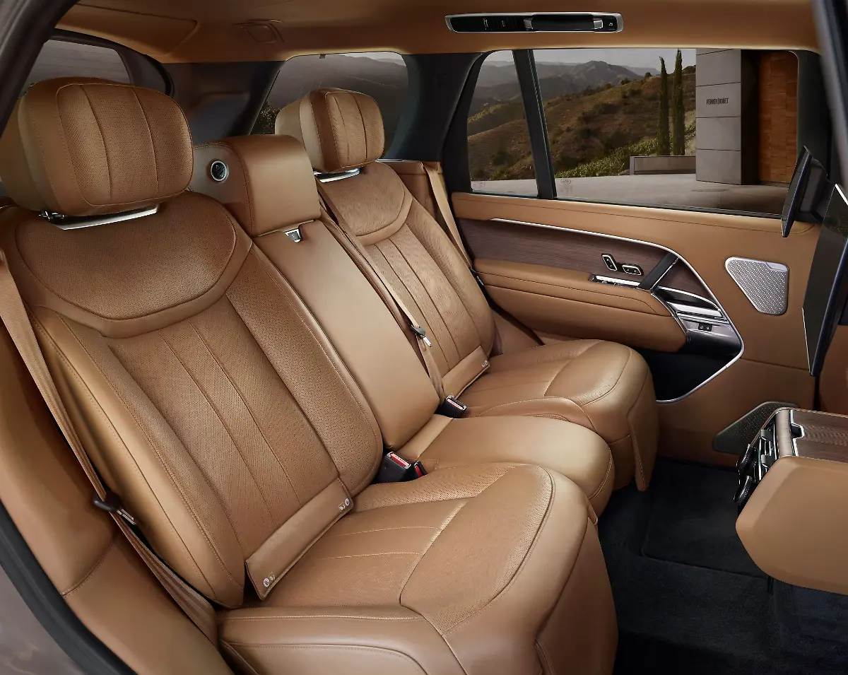 RR-22MY-26-LWB-Interior-261021-027