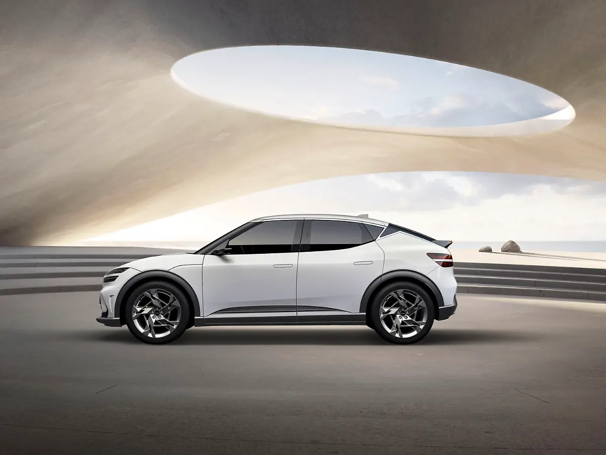 Genesis-GV60-Uyuni-White-01