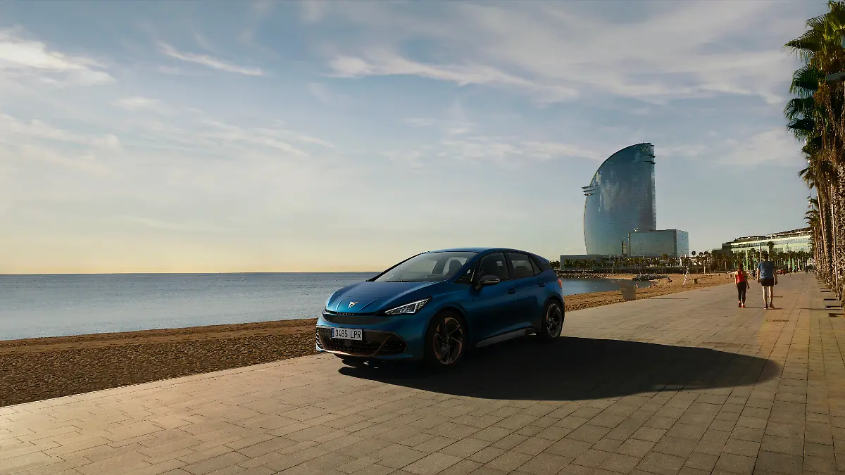 CUPRA-Born-Aurora-Blue-01-HQ