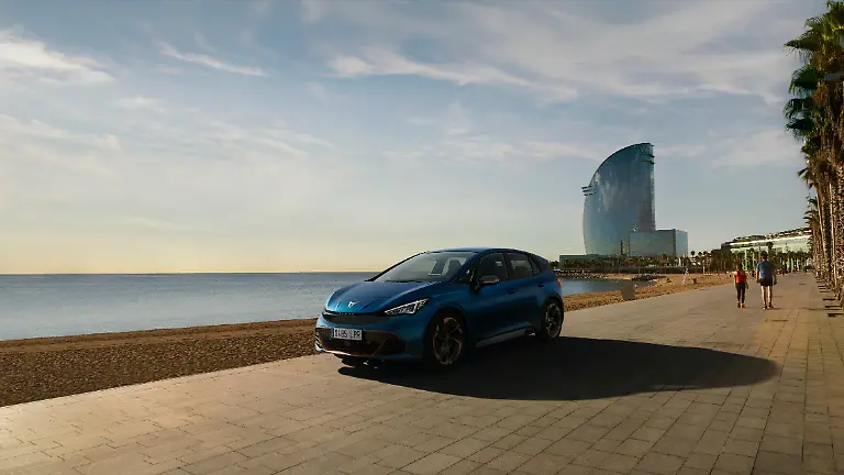 CUPRA-Born-Aurora-Blue-01-HQ