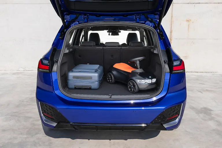 P90437804-highRes-the-all-new-bmw-230e