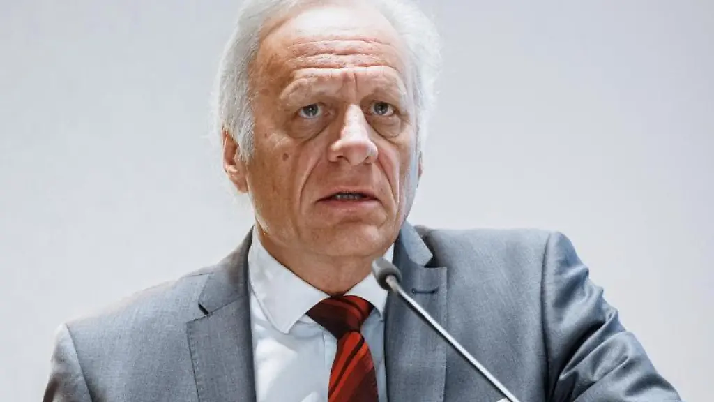 Walter-Plassmann-Vorstandsvorsitzender-der-Kassenaerztlichen-Vereinigung-Hamburg-KVH