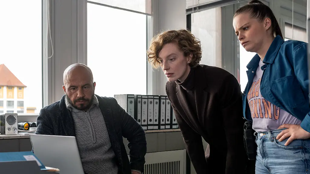 2-Tatort-Und-immer-gewinnt-die-Nacht