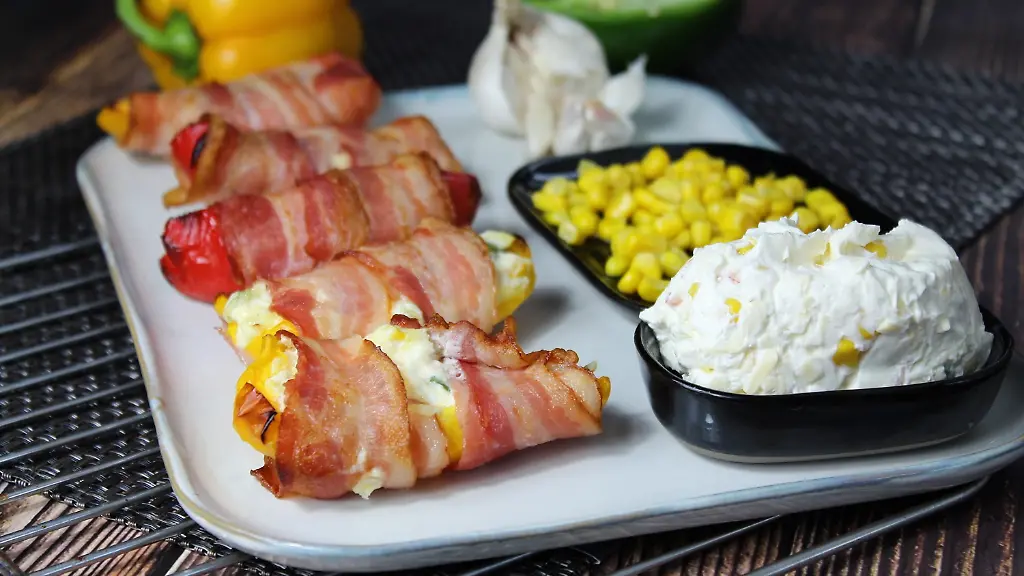 Gefuellte-Paprika-im-Speckmantel