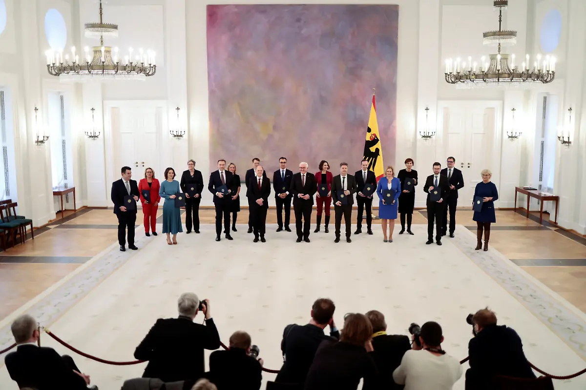 2021-12-08T120744Z-283065972-RC2BAR911ZBX-RTRMADP-3-GERMANY-POLITICS-CHANCELLOR