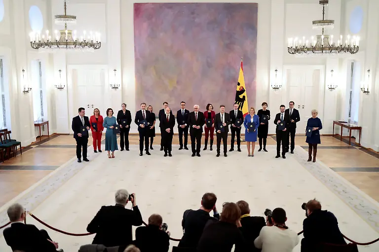 2021-12-08T120744Z-283065972-RC2BAR911ZBX-RTRMADP-3-GERMANY-POLITICS-CHANCELLOR