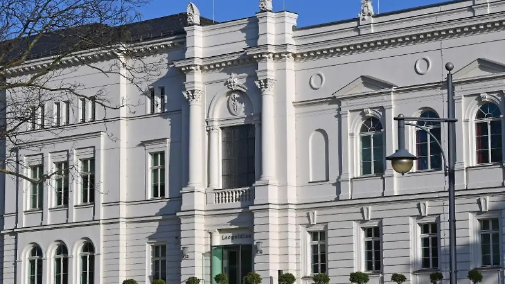 Blick-auf-den-Sitz-der-Nationalen-Akademie-der-Wissenschaften-Leopoldina-in-Halle-Saale