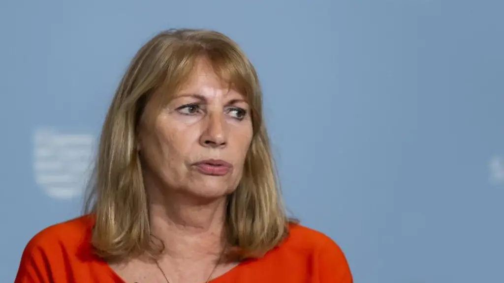 Sachsens-Gesundheitsministerin-Petra-Koepping-informiert-auf-einer-Pressekonferenz