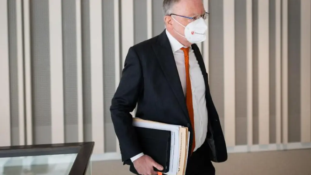 Stephan-Weil-kommt-zu-einer-Corona-Regierungserklaerung-in-den-niedersaechsischen-Landtag