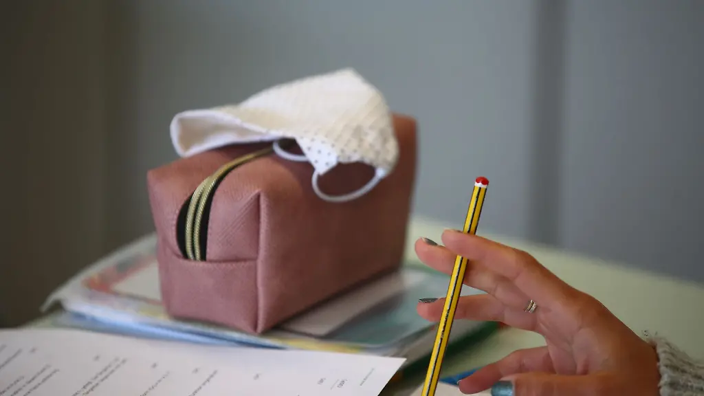 Eine-Schuelerin-beim-Unterricht