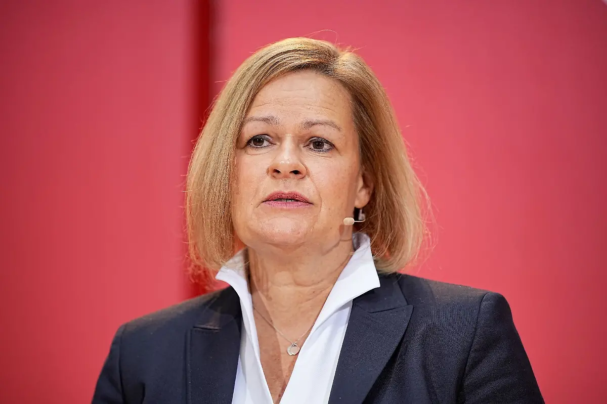 Nancy-Faeser-bei-der-Vorstellung-der-SPD-Minister-und-Ministerinnen