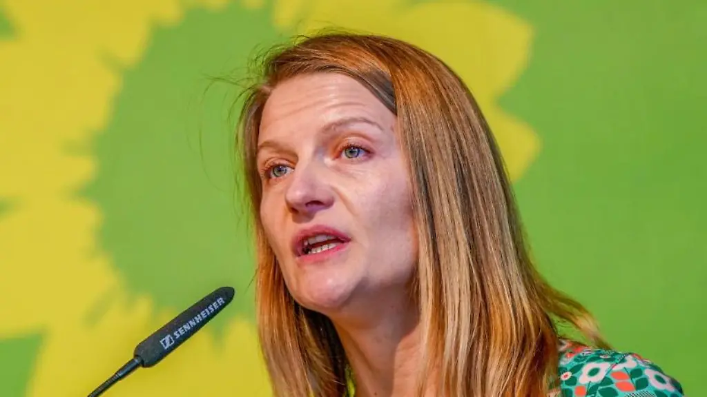 Christin-Furtenbacher-Buendnis-90-Die-Gruenen-bei-einer-Veranstaltung