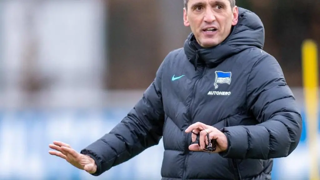 Tayfun-Korkut-beim-Training-von-Hertha-BSC-nach-seinem-Amtsantritt
