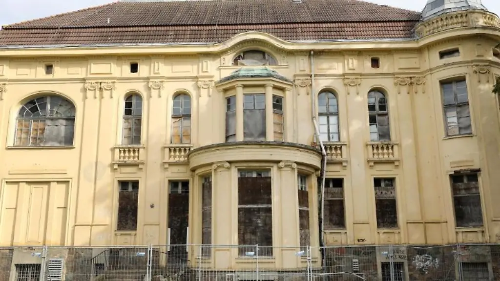 Blick-auf-die-historische-Villa-Baltic