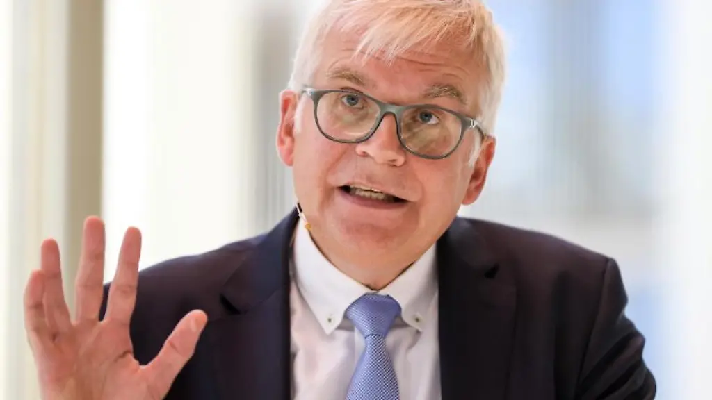 Hartmut-Vorjohann-CDU-spricht-bei-einer-Veranstaltung