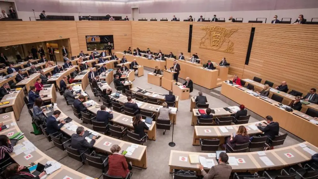Blick-in-den-Landtag-von-Baden-Wuerttemberg-in-Stuttgart
