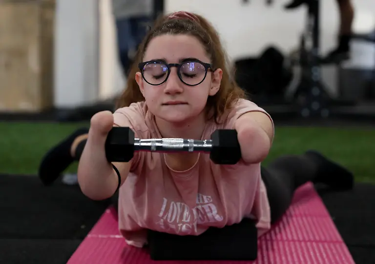 2021-12-02T085959Z-1654363296-RC2MTQ9ND1TE-RTRMADP-3-ITALY-GIRL-POLEDANCER