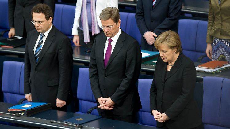 Schweigeminute im Bundestag. Beim Moratorium soll das Parlament nicht eingeschaltet werden.