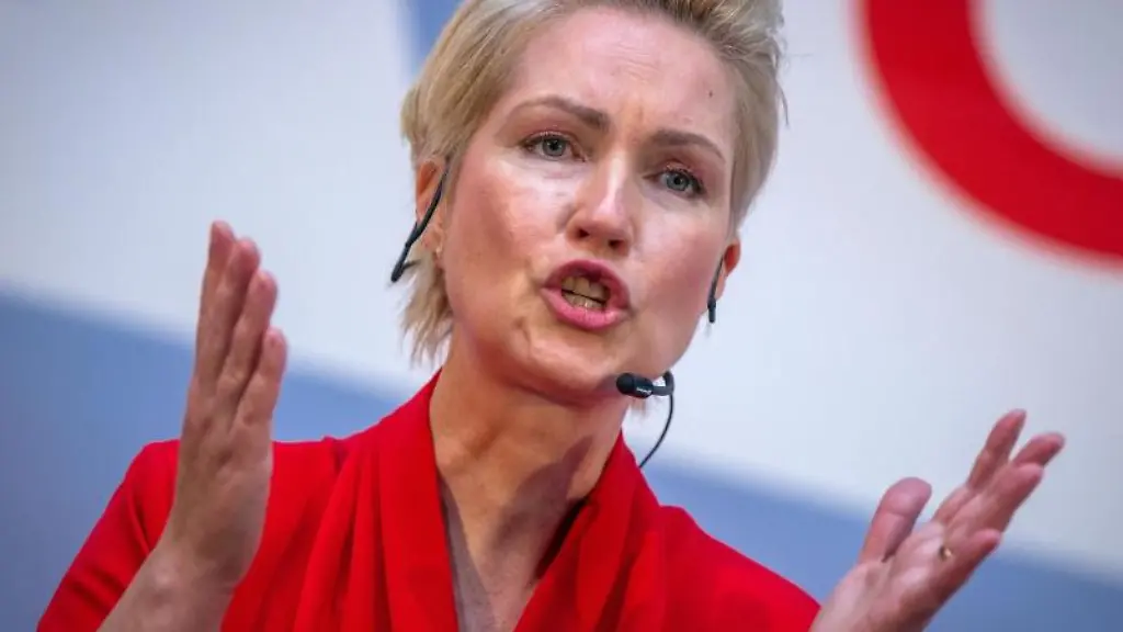 Manuela-Schwesig-SPD-bei-einer-Veranstaltung