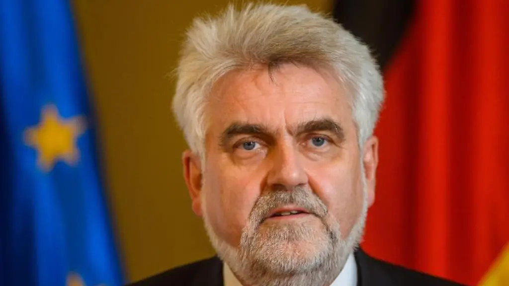 Sachsen-Anhalts-Umweltminister-Armin-Willingmann-vor-Beginn-einer-Pressekonferenz