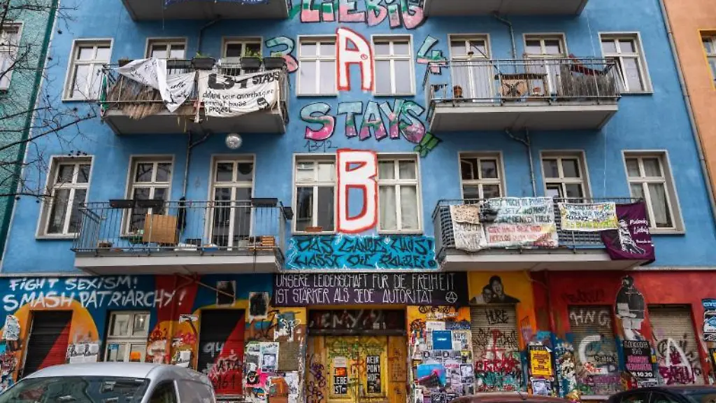 Das-Haus-in-der-Rigaer-Str-94-ist-Teilweise-besetzt