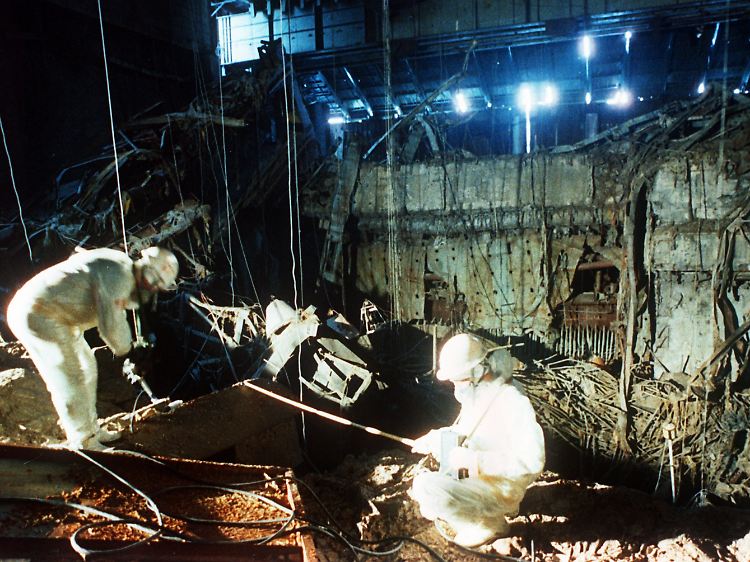 Die Liquidatoren von Tschernobyl, die zum Teil mit bloßen Händen verstrahltes Material entsorgten, starben an der Strahlenkrankheit.