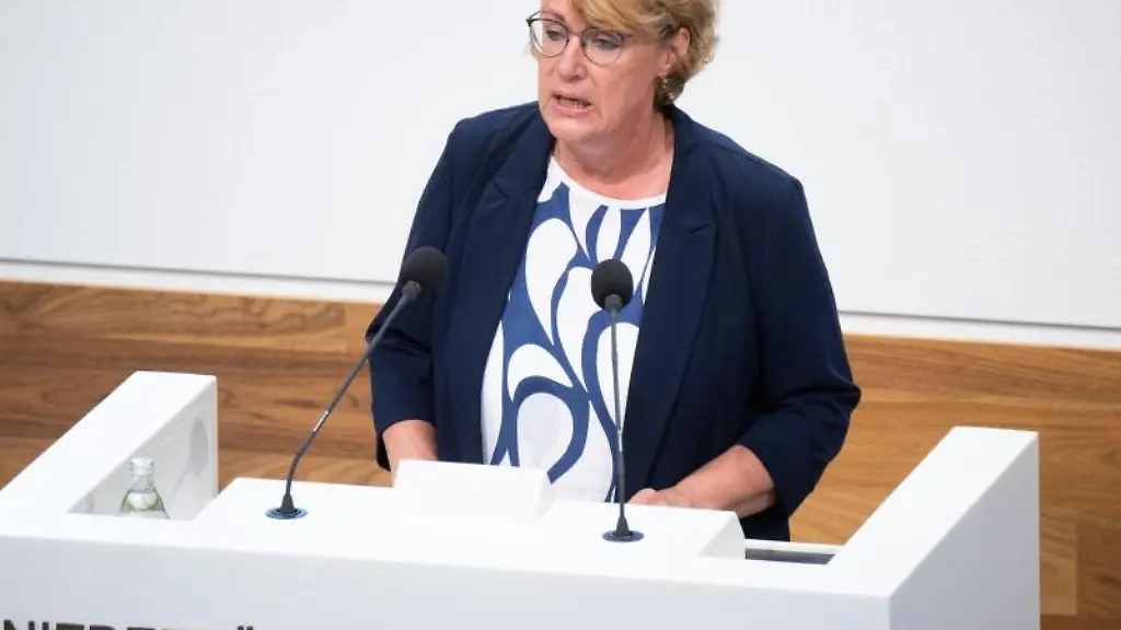 Barbara-Otte-Kinast-SPD-Landwirtschaftsministerin-Niedersachsen-spricht