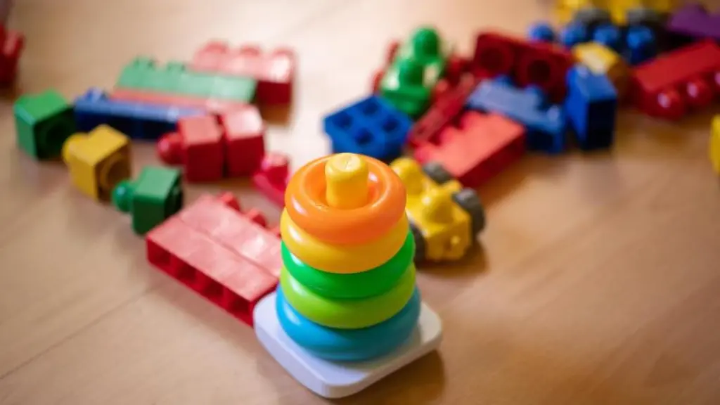 Spielzeug-liegt-in-einer-Kita