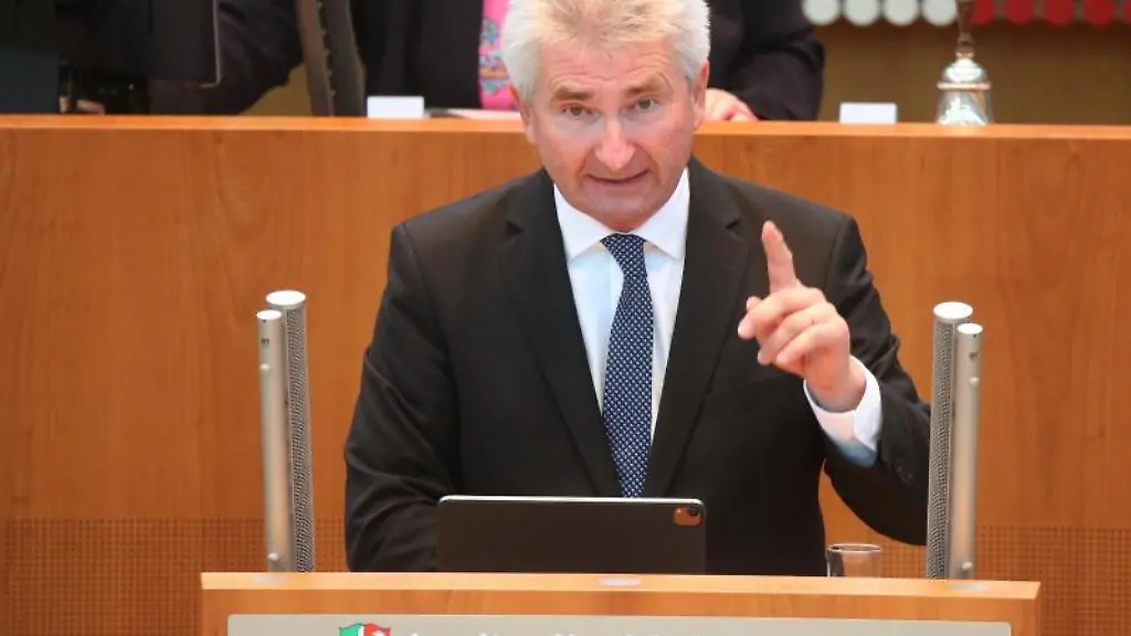 Andreas-Pinkwart-FDP-Wirtschaftsminister-von-Nordrhein-Westfale-spricht