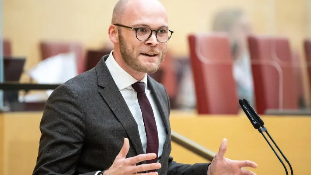 Fabian-Mehring-Freie-Waehler-spricht