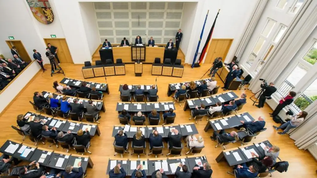 Die-Abgeordneten-des-saarlaendischen-Landtags