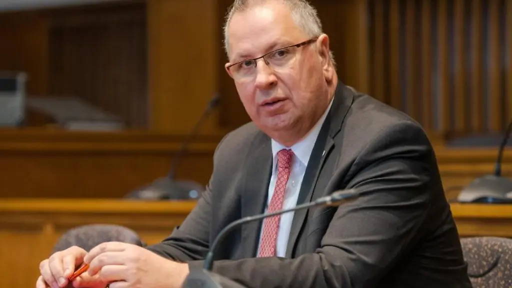 Der-suspendierte-Homburger-Oberbuergermeister-Ruediger-Schneidewind-SPD