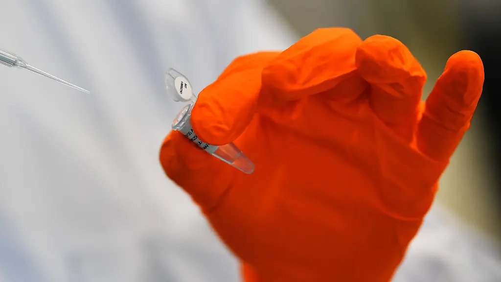 2021-03-15T075651Z-1087292684-RC2JBM9HCEDS-RTRMADP-3-HEALTH-CORONAVIRUS-BRITAIN-PEACOCK