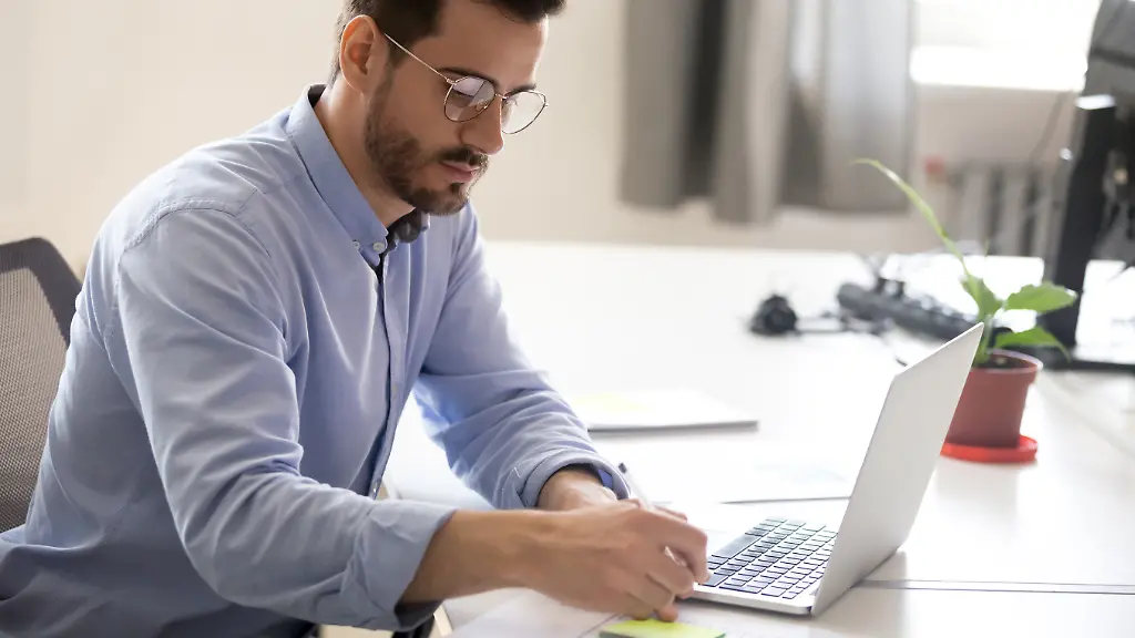 Wer-sich-in-der-Black-Friday-Woche-fuer-ein-Fernstudium-entscheidet-kann-Geld-sparen