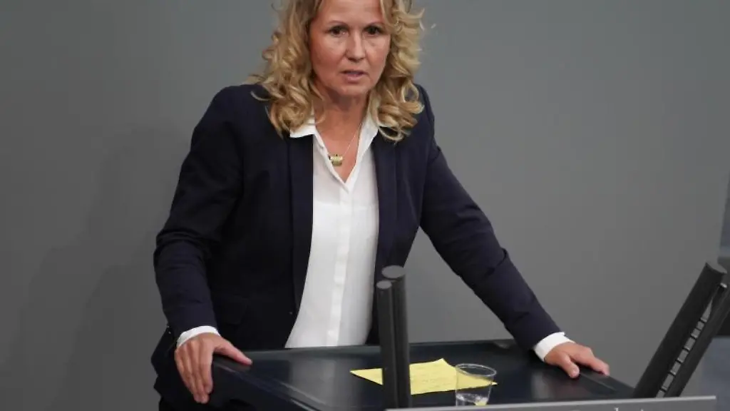 Steffi-Lemke-Buendnis90-Die-Gruenen-spricht-im-Deutschen-Bundestag