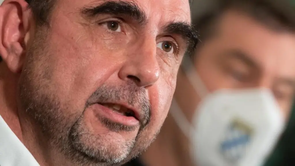 Bayerns-Ministerpraesident-Markus-Soeder-und-Gesundheitsminister-Klaus-Holetschek-in-Muenchen